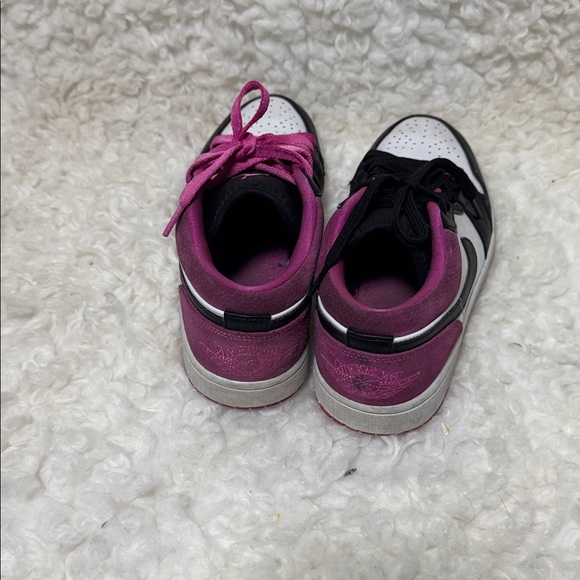 Nike Black and Pink Women's Sneakers - Picture 3 of 4